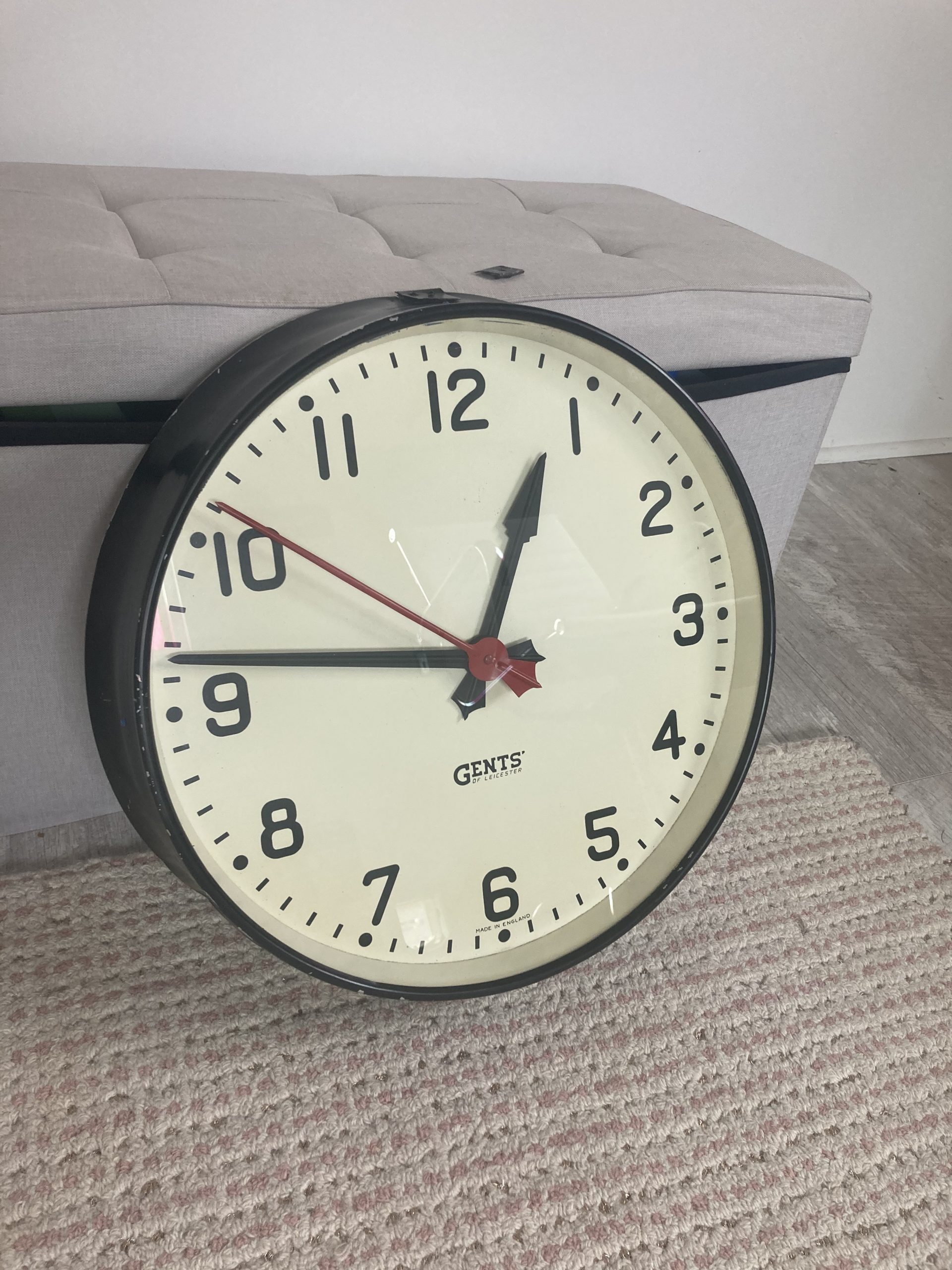 Gents' of Leicester 18-inch wall clock with secondhand