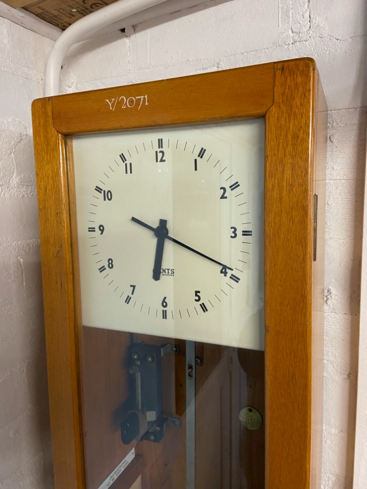 W.D. & H.O. Wills 1956 C7 Master Clock