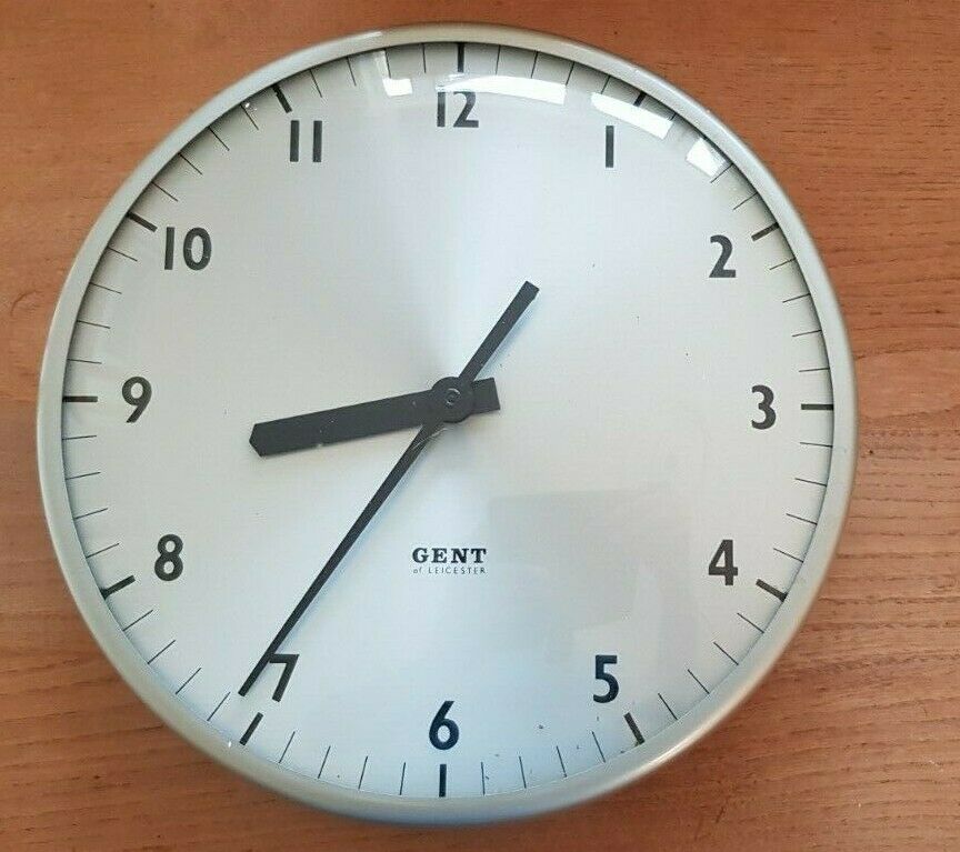 Gents’s Non-Slave 240v Wall Clock