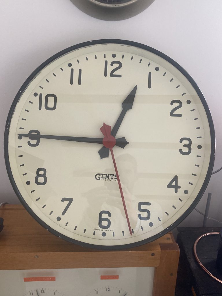 18″ Wall Clock with second hand